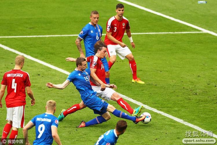 进球回放:冰岛前锋近距离低射入死角 跪地庆祝8550192-2016欧洲杯图片