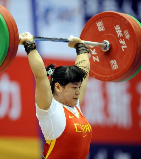 图文女子举重69公斤级刘春红夺冠杠铃举重若轻