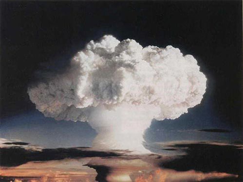 8月6日:美国向日本广岛投放原子弹 致8万人死亡