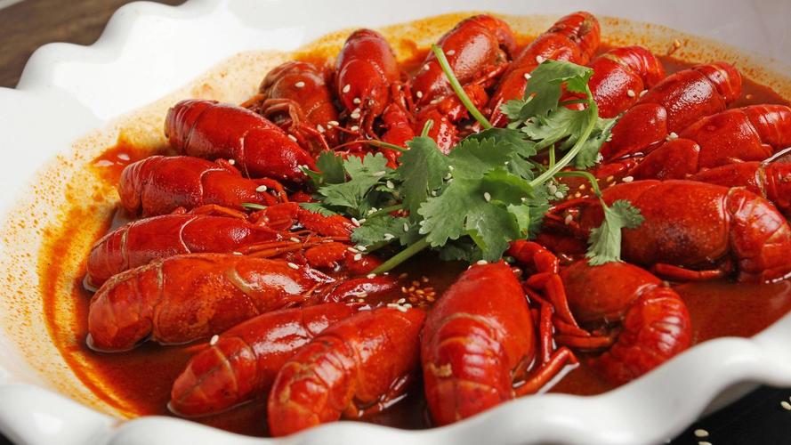  p>秘制小龙虾是夏日最美味的配酒佳肴.