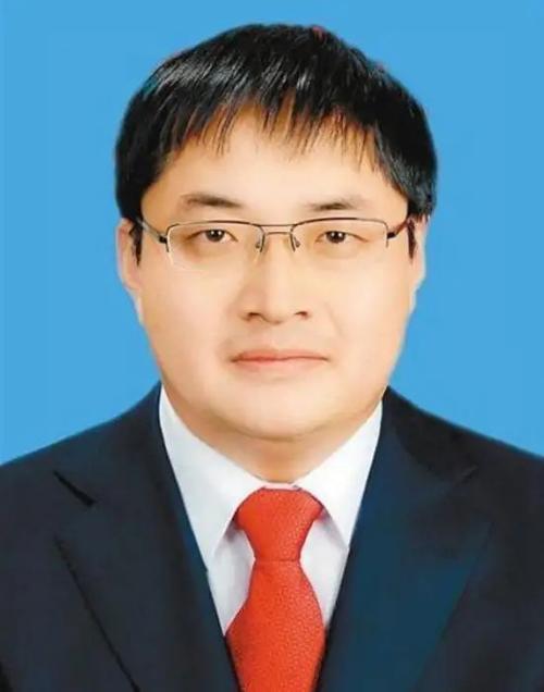 公开简历显示,王浩,1975年出生,陕西蒲城人.