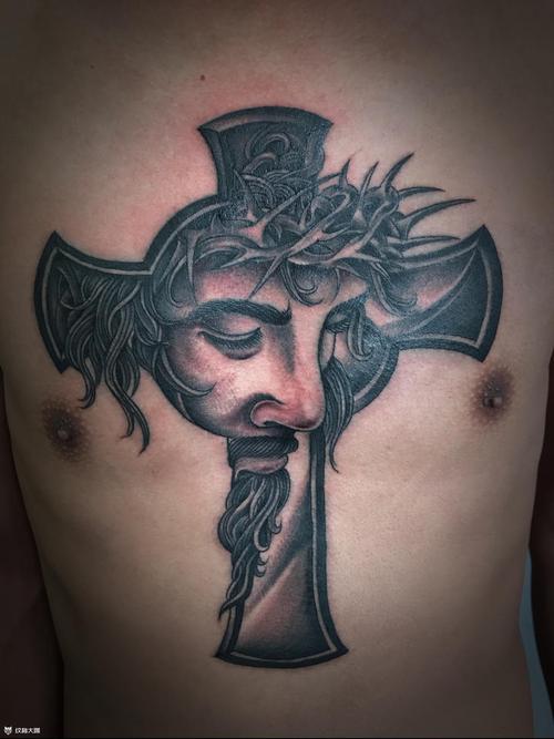 十字架耶稣_纹身图案手稿图片_赤峰瘦人琪哥的纹身作品集