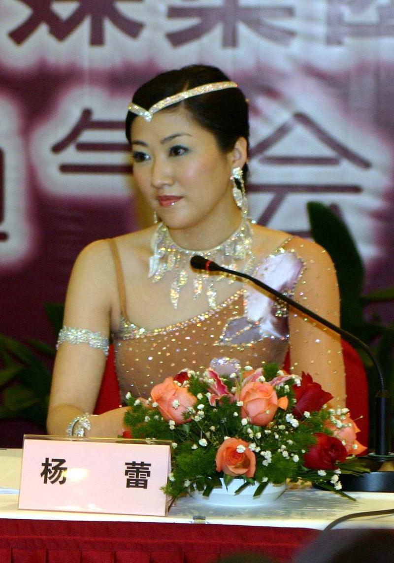 杨蕾,一个在东方卫视活跃的美女主持人,以她的出众外貌和扎实的主持