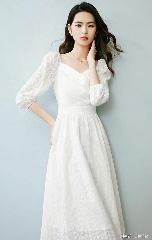 约会必备惊艳连衣裙白色更具高级感不仅时尚减龄而且清新甜美