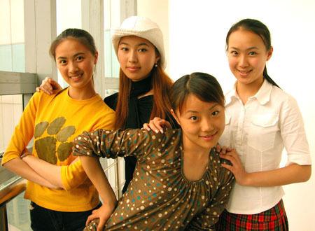 又称《曾经的那些》,是1994年秋由王泽作词曲,1996年夏由四个女生(王