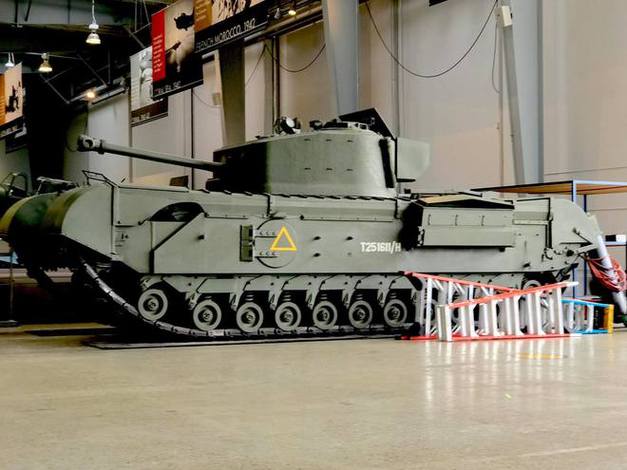 丘吉尔churchillmkvii坦克的另类改型鳄鱼喷火坦克