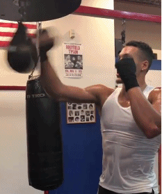阿龙-戈登发布自己进行拳击训练的视频