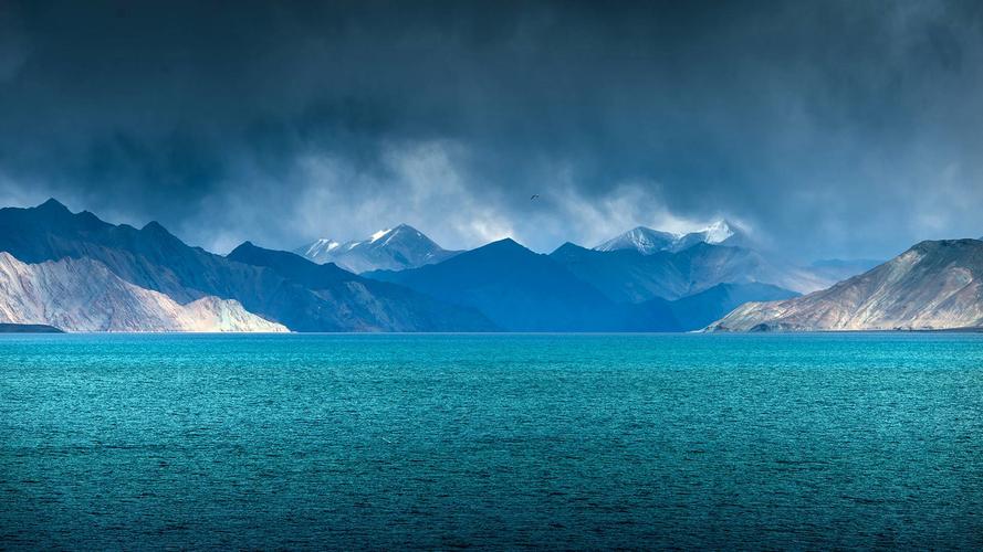 壁纸 印度,湖,山,云,蓝色