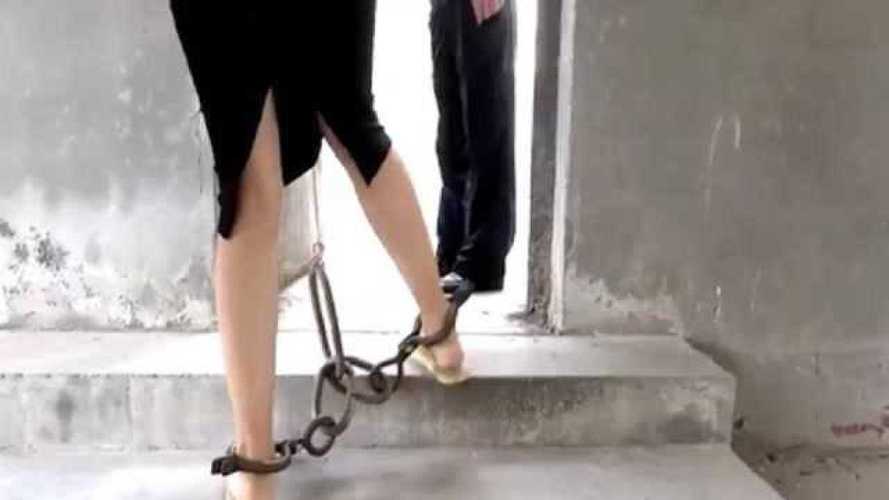 女犯人戴14斤重的脚镣如何更换贴身衣服佩服古人的智慧