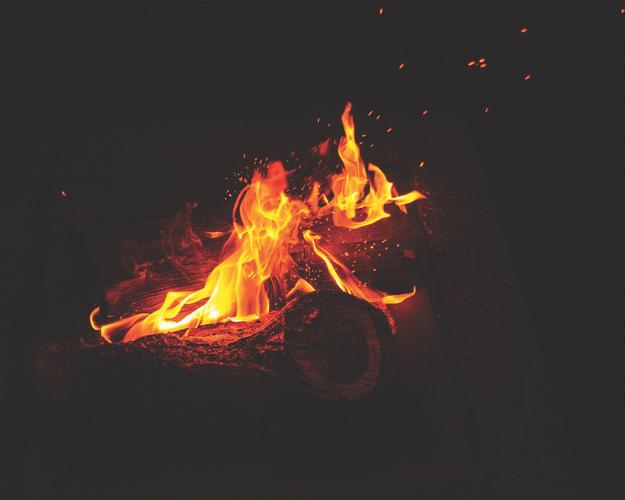 篝火,火焰,火花,火,夜 壁纸 | 1280x1024 壁纸下载 | cn.best-wallpap