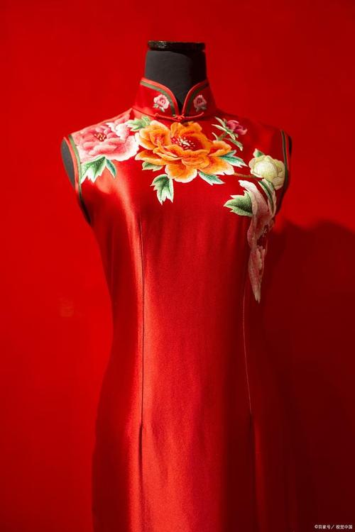 新娘回门宴穿旗袍给学生上网课,中国的旗袍有什么样的历史