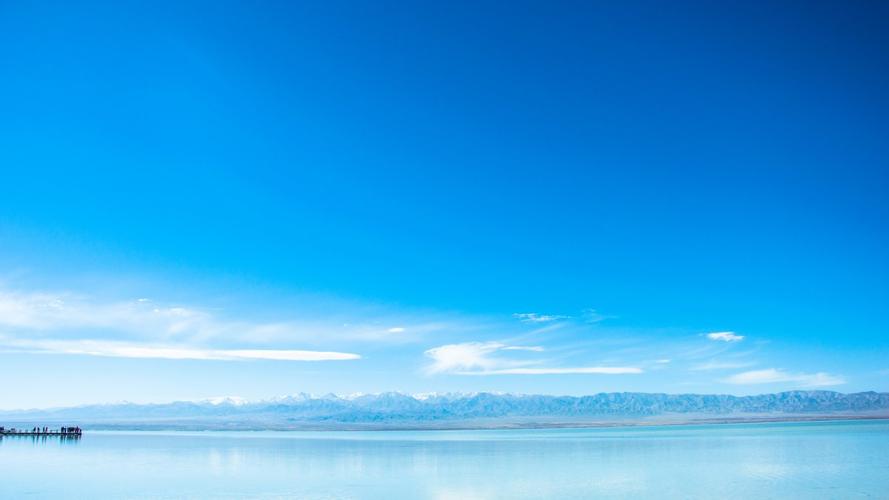 青海湖蓝天白云风景4k图片
