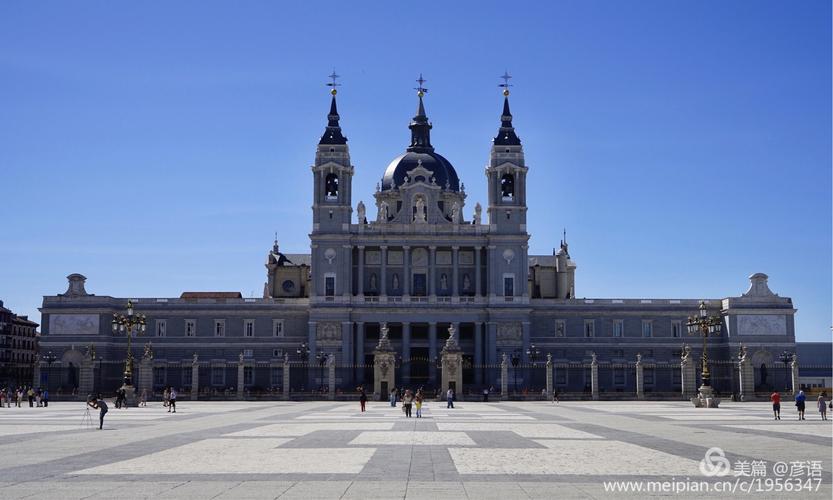 欧洲第三大皇宫～马德里皇宫外观十分华丽壮观,宫内精美绝伦,很叶憾