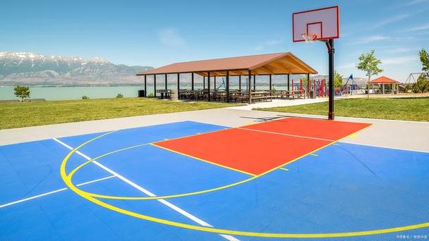 室外篮球场是浮地板价格