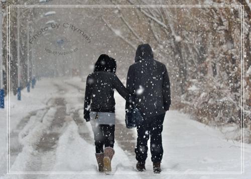 下雪浪漫唯美情侣图片千山暮雪与你同行