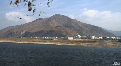 鸭绿江边望朝鲜