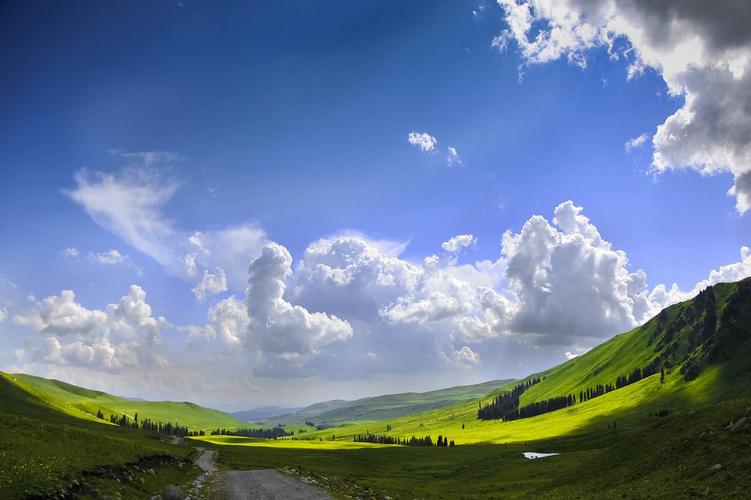 美丽的蓝天草原新疆4k风景图片,4k高清风景图片,娟娟壁纸