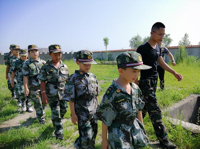 红升文化2019年7月30日"未来领袖"军事夏令营第三期第二天
