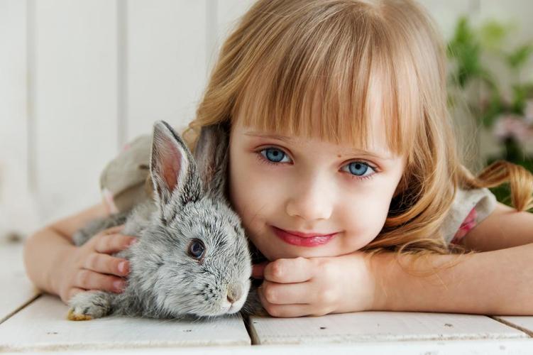 小女孩的兔宝宝,高清图片,宠物-回车图片