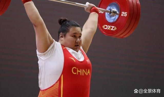 在女子87公斤以上级别的比赛当中,世界纪录保持者,东京奥运会冠军李