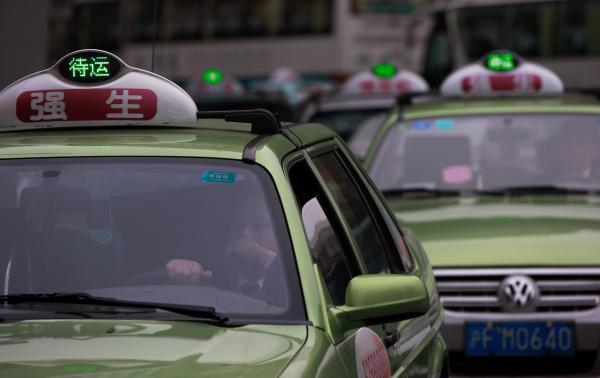 告别桑塔纳,上海将有两大出租车主力车型:途安和朗逸