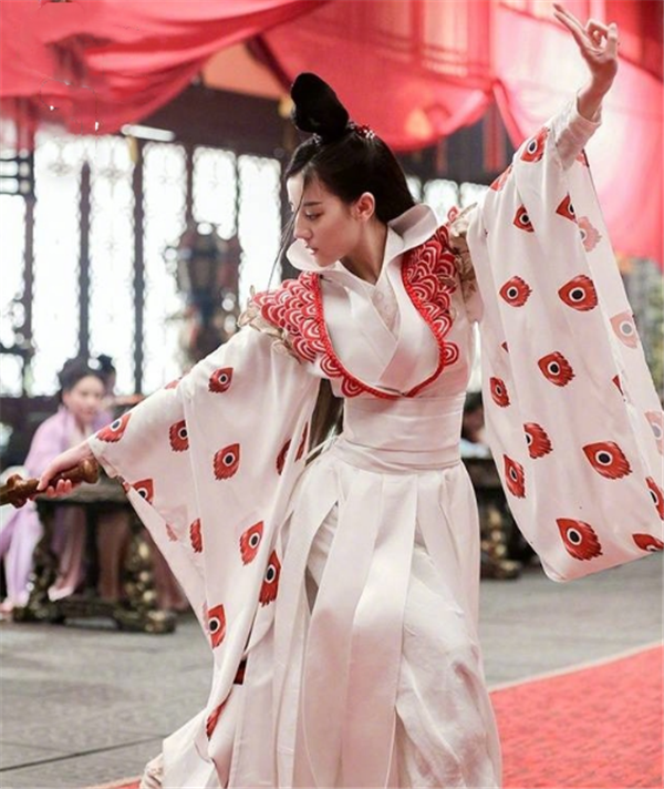 刘诗诗出道以来演过的古装剧还是挺多的,而且她在剧中同样是有过跳舞