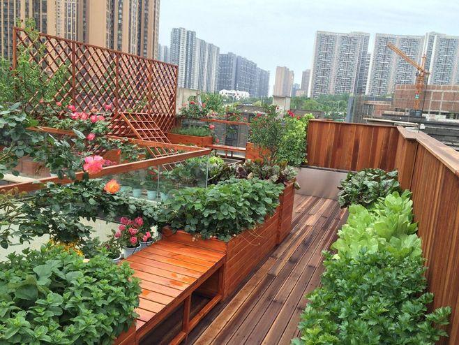 木作自然亲近的现代风格屋顶花园,舒适自然,并留有蔬菜种植区,建筑各