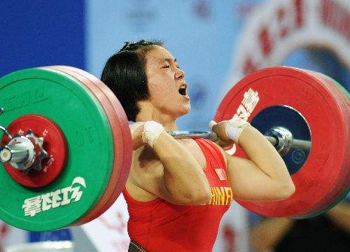 图文李长影获女子75公斤级冠军大吼一声
