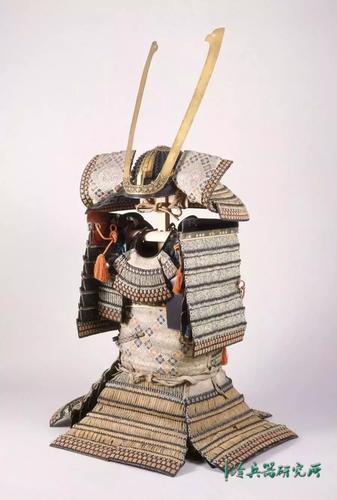 防御力不行的日本铠甲代表:大都会馆藏14世纪日本大铠