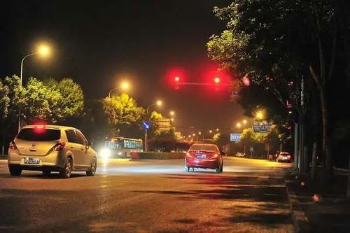 开车时撞到闯红灯的行人,车主需要负责吗?