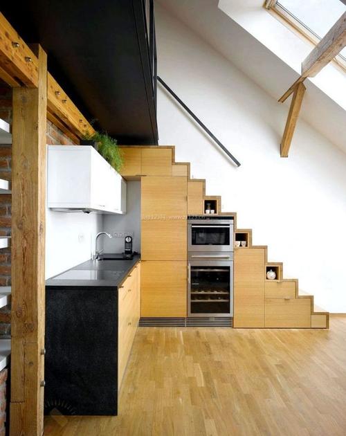 顶楼隔阁楼厨房装修设计效果图片