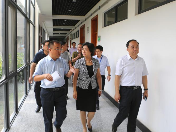 徐州市副市长李燕一行来环测学院检查实验室安全工作