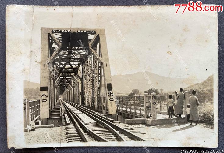 民国时期吉林第一座跨江桥梁吉敦铁路松花江大桥桥头处景象原版老照片