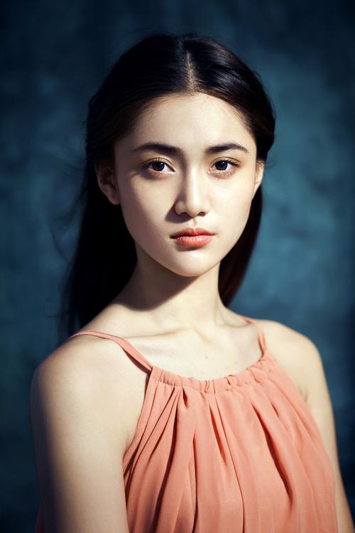 1991年7月11日出生于辽宁省大连市,中国内地影视女演员,歌手,模特
