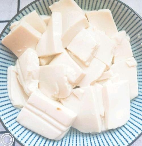 「凉拌内酯豆腐」的做法,简单又快手的搅拌菜,好吃的直接添盘