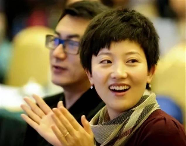 央视著名女主播郑天亮:嫁给同事鲁健,父母帮他们化解生活困局_工作