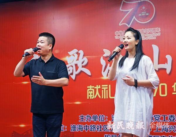 越剧名家赵志刚,陈湜夫妇在演唱《红色娘子军》