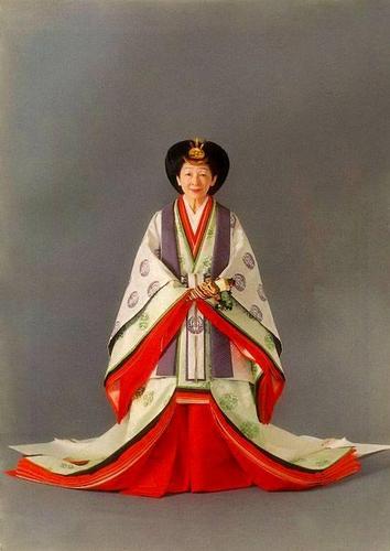 日本皇室礼服大揭秘穿和服洋服意义大不同颜色又有何深意