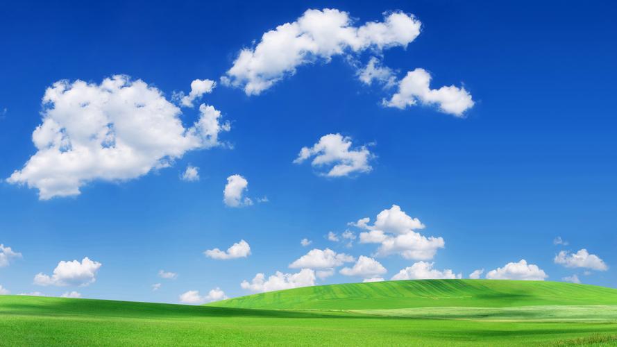 蓝天白云与草地风光桌面壁纸