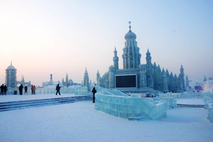 黑龙江感受哈尔滨冰雕天堂独一无二的美