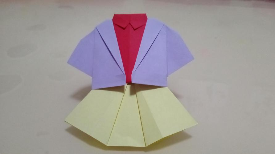 衣服折纸怎么做?