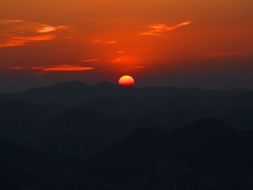 美丽的夕阳,山,红太阳 iphone 壁纸