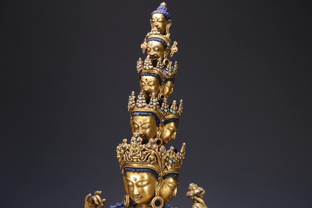 十七世纪 藏传佛教 铜鎏金十一面八臂观音造像.