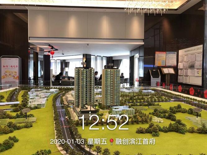 第一站是融创滨江首府,项目现在主要推售3座,21层高,2梯6户,涵盖建面