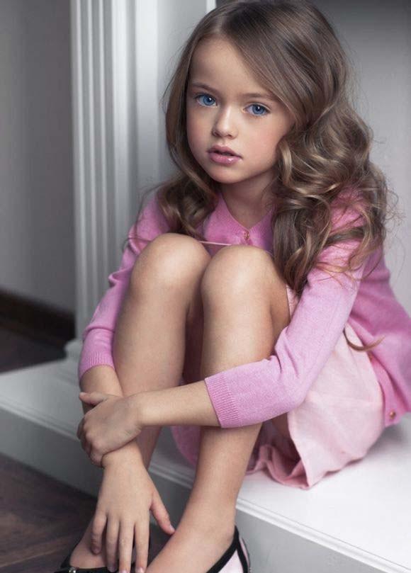 来源 全网资讯 2/7 镜头下:俄罗斯8岁女孩被评为"全球最美少女" 葱