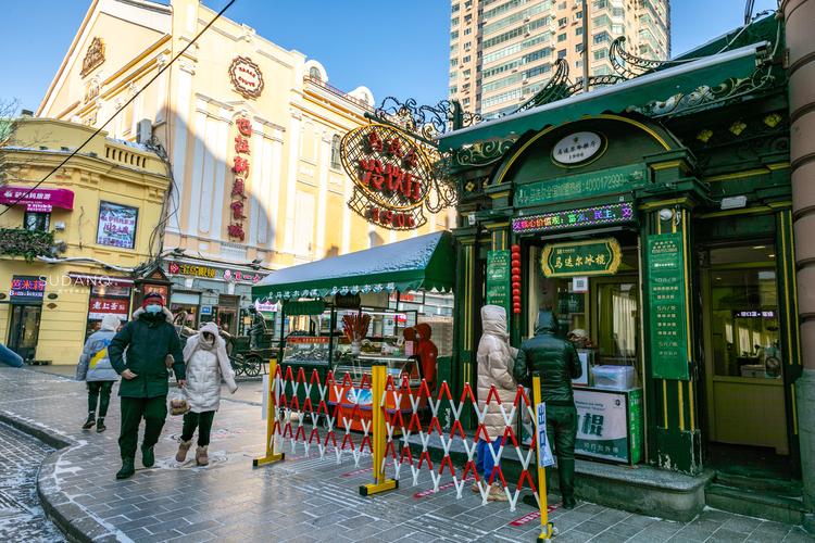 哈尔滨的中央大街中国第一条步行街被誉为亚洲第一街