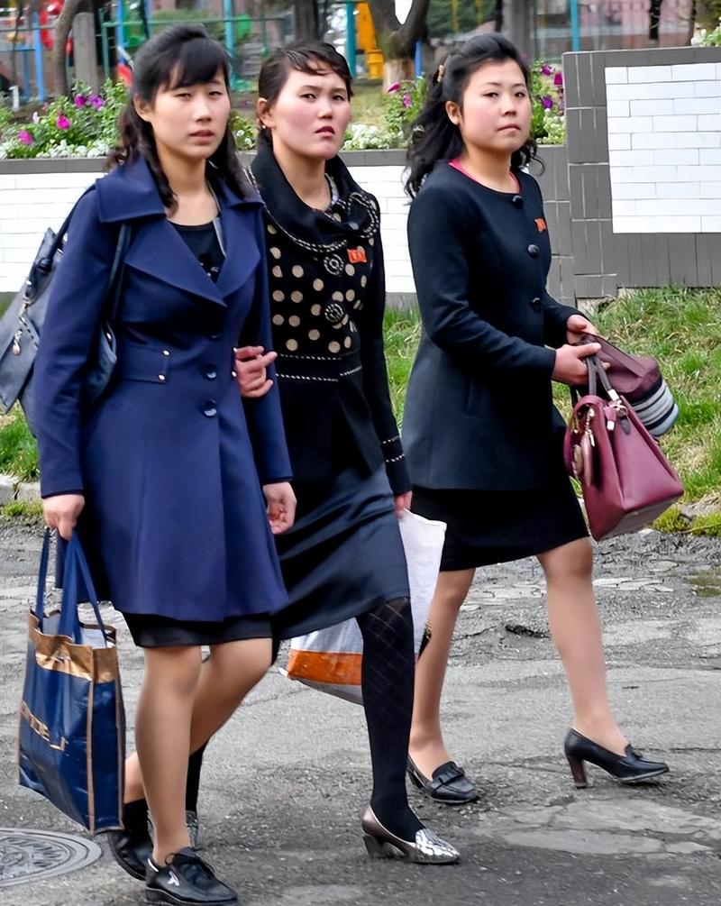 朝鲜平壤美女有多漂亮?长相落落大方,出门很喜欢穿包臀裙