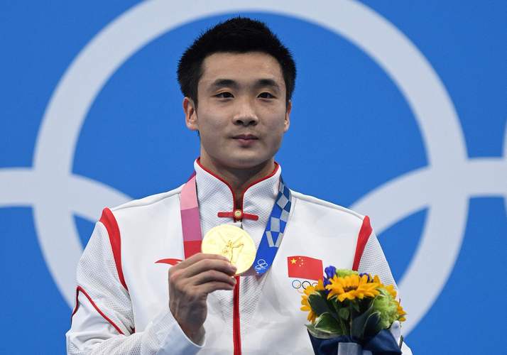 视觉中国就在刚刚,曹缘获得跳水男子10米跳台金牌.