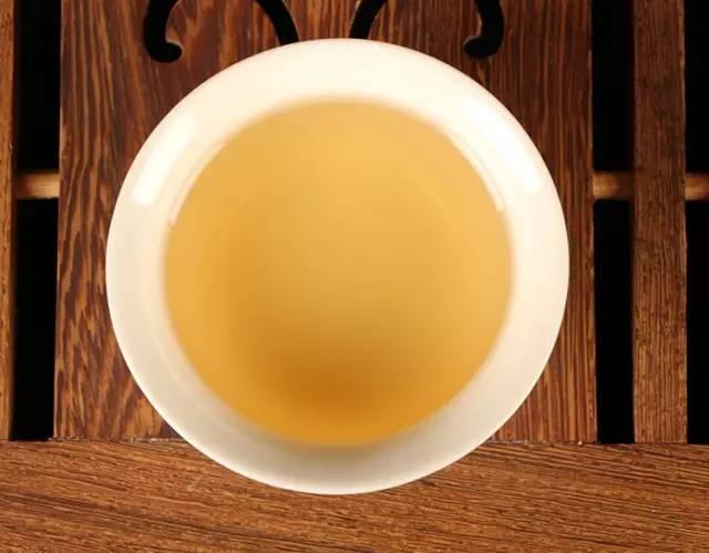 茶汤:淡黄色,黄色