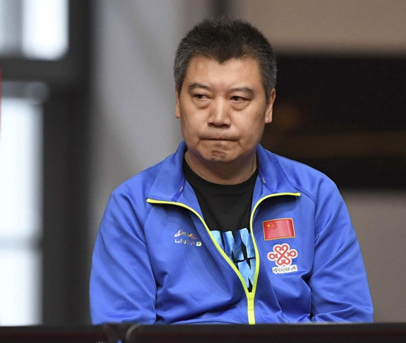 由于正值世乒赛期间,总教练刘国梁表示将由李隼暂代孔令辉的主教练